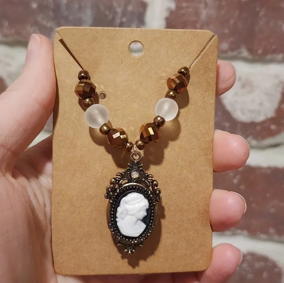 Labubu Cameo Pendant Beaded Necklace - Picture 3 of 3